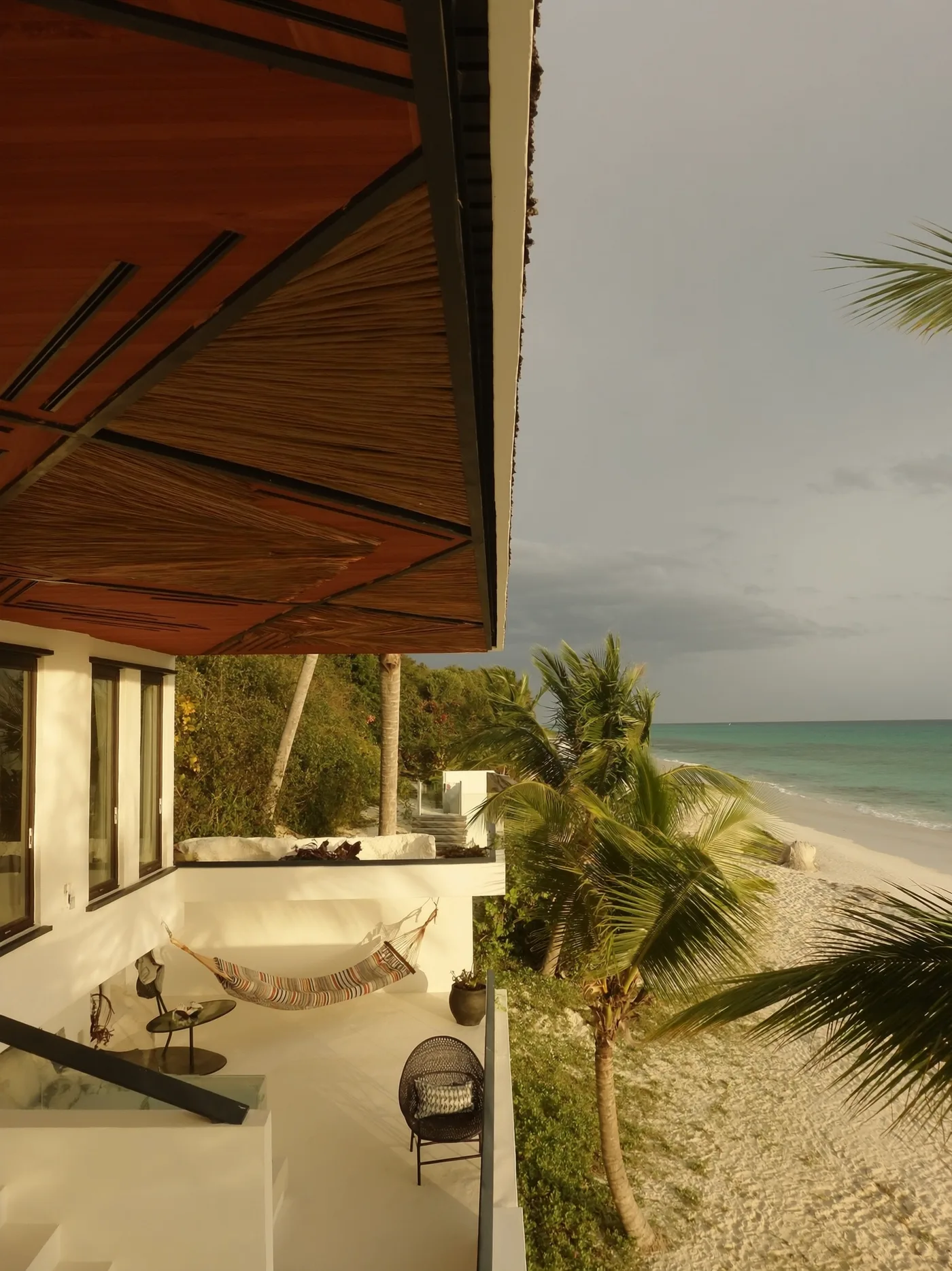 Villa frente a la playa en Pedasí con pabellón abierto